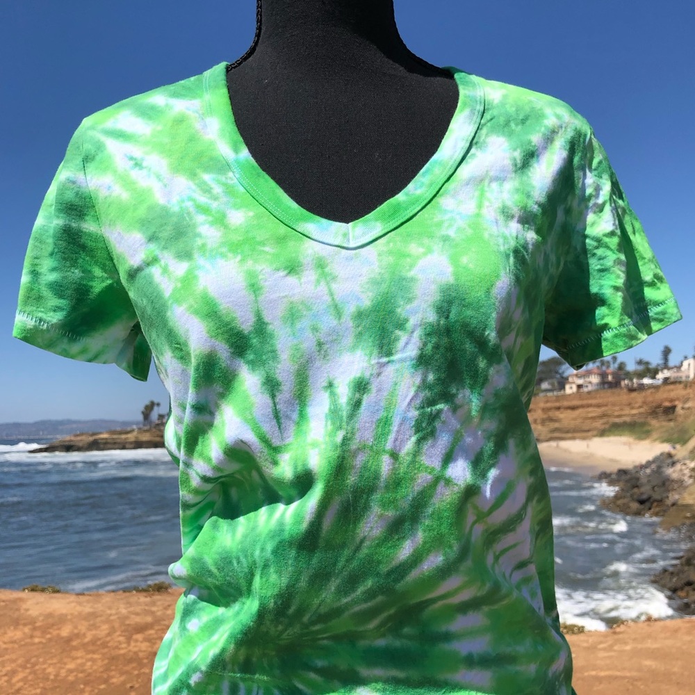Green and White Sprial Tie Dye V-neck Tee - Jade Wonder - SMALL